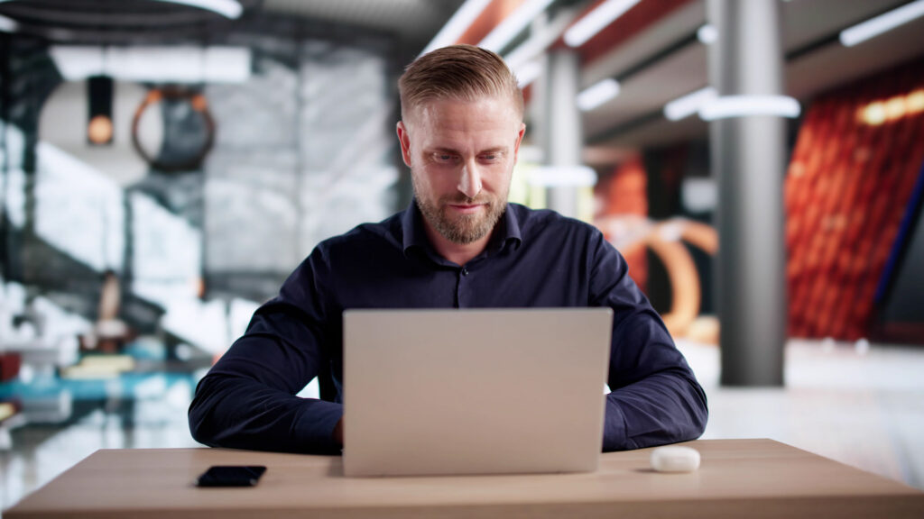CRM trifft ERP/MES/PLM: Wie KI im Industrievertrieb und After-Sales Wirkung entfaltet
